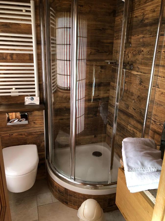 מגב Chalets De Julie מראה חיצוני תמונה