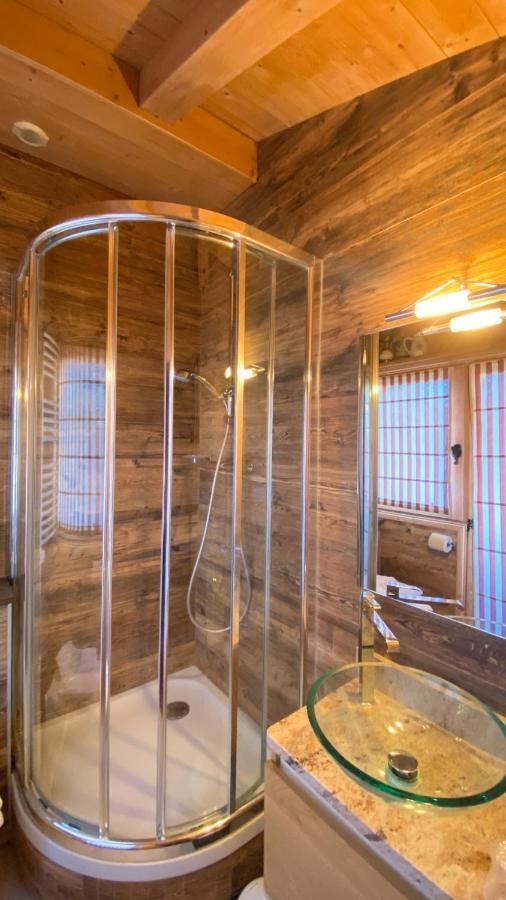 מגב Chalets De Julie מראה חיצוני תמונה